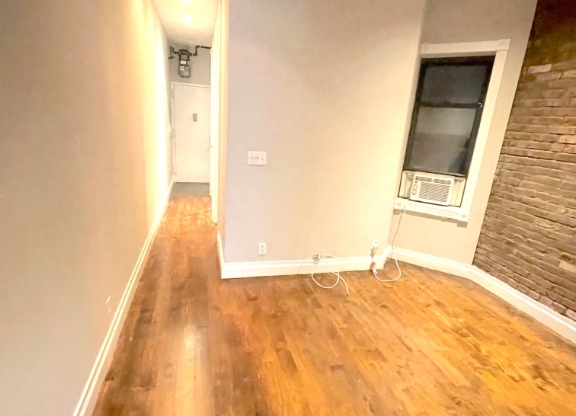221 E 23rd St