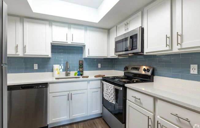 1 bed, 1 bath, 728 sqft, $1,320