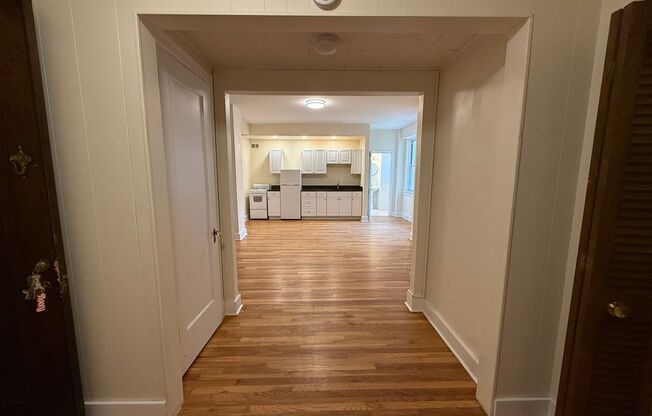 Studio, 1 bath, 294 sqft, $1,250, Unit New King Edward 8A4