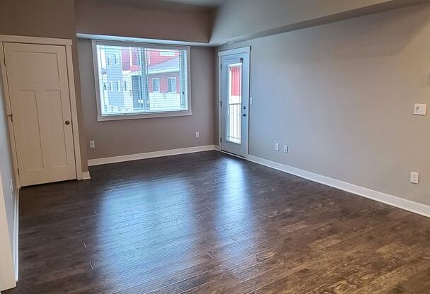 2 beds, 2 baths, $1,525, Unit 217