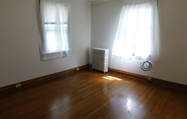 1 bed, 1 bath, $800, Unit 1027 Penhurst Unit 3