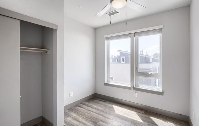 3 beds, 3 baths, 900 sqft, $2,400, Unit 204