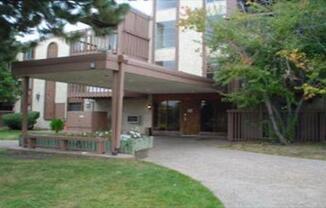 Wonderful 1 BR/1 BA Condo located on 3rd Floor in Secured Bldg!