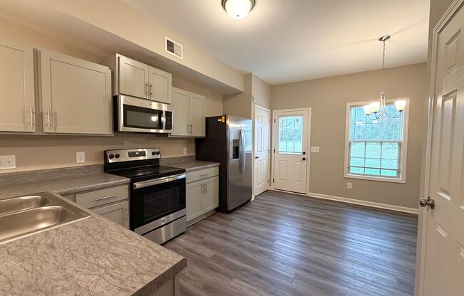 2 beds, 1.5 baths, $1,295