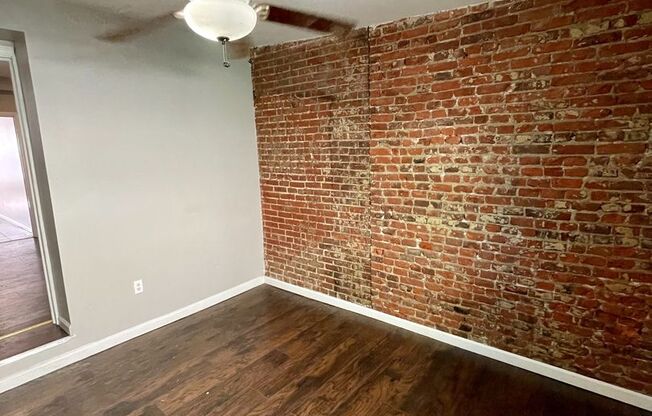 2131 E Tioga Street
