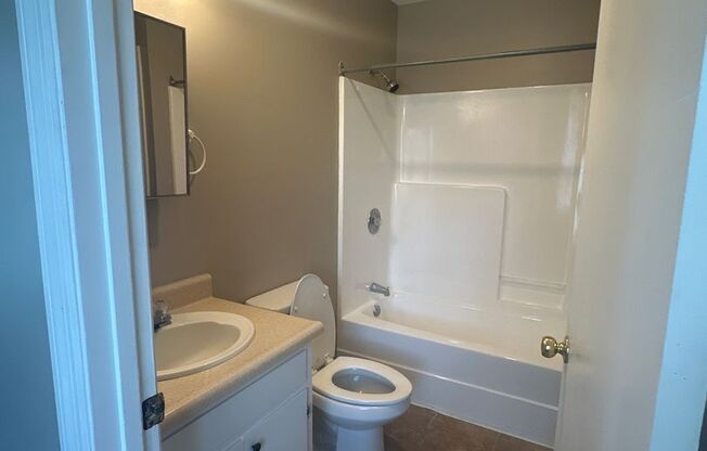 1 bed, 1 bath, $975, Unit 32