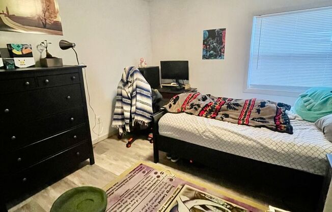 2 beds, 1 bath, $1,350, Unit 318