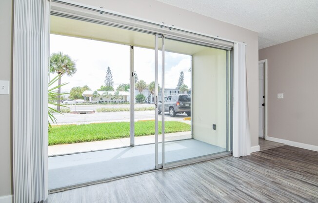 2 beds, 1 bath, 900 sqft, $1,800, Unit 5