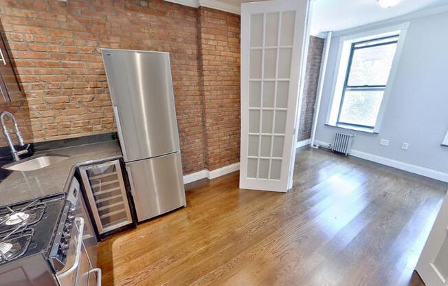 3 W 103 ST