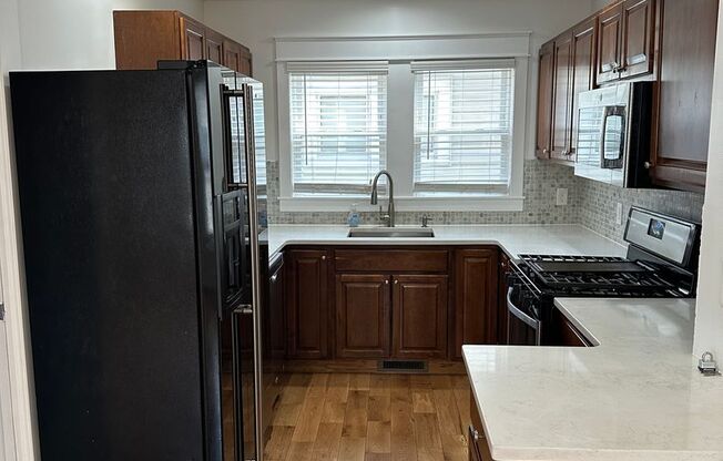 643 Pleasant SE- Water included. Central Air!