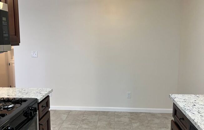 2 beds, 1 bath, 918 sqft, $2,999, Unit 031