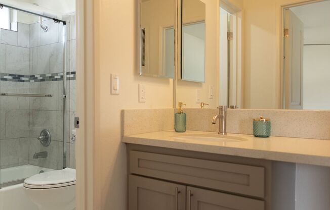 1 bed, 1 bath, 800 sqft, $2,195, Unit #55