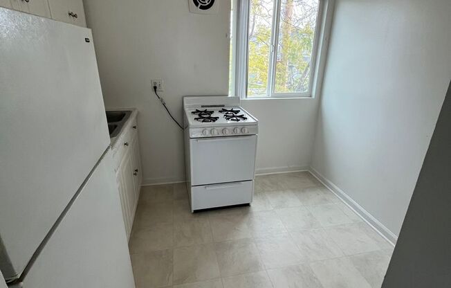 Studio, 1 bath, $1,595, Unit 3239-5