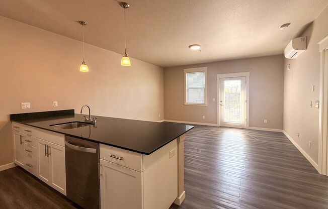 1 bed, 1 bath, 707 sqft, $1,550, Unit 406