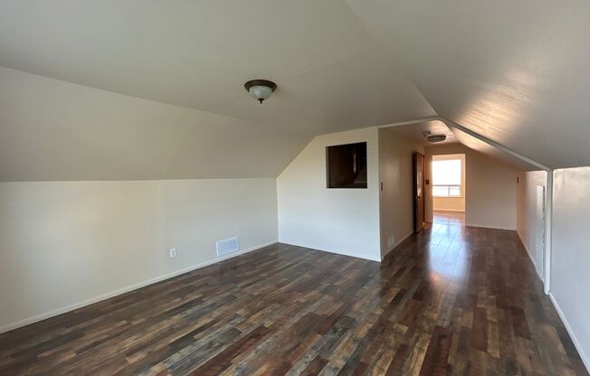 2 beds, 1 bath, $1,695