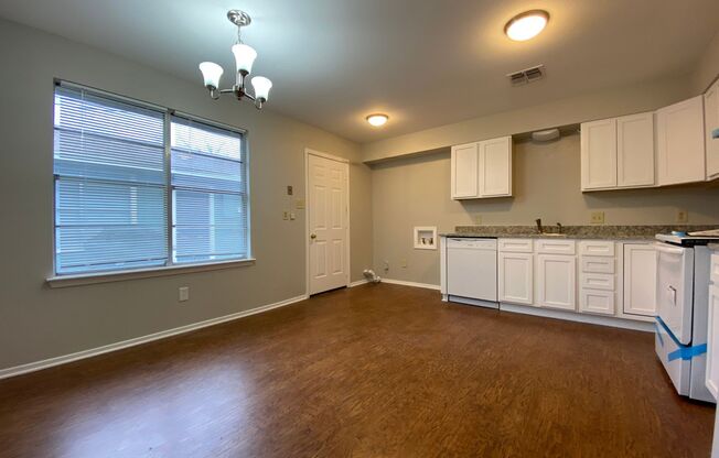 Duplex *LEASING SPECIAL AVAILABLE*