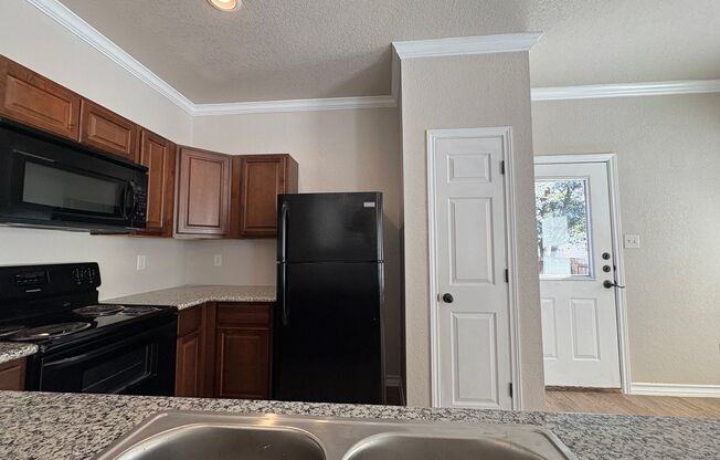 Beautifully Renovated Town-home - Near Medical Center