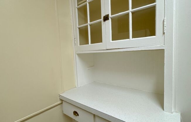 1 bed, 1 bath, 605 sqft, $1,250, Unit B-12