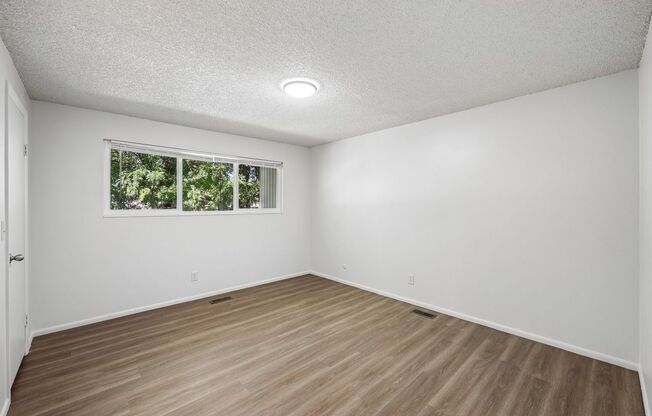 3 beds, 1.5 baths, 950 sqft, $1,385, Unit 104