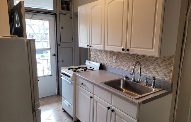 Studio, 1 bath, $795, Unit 110