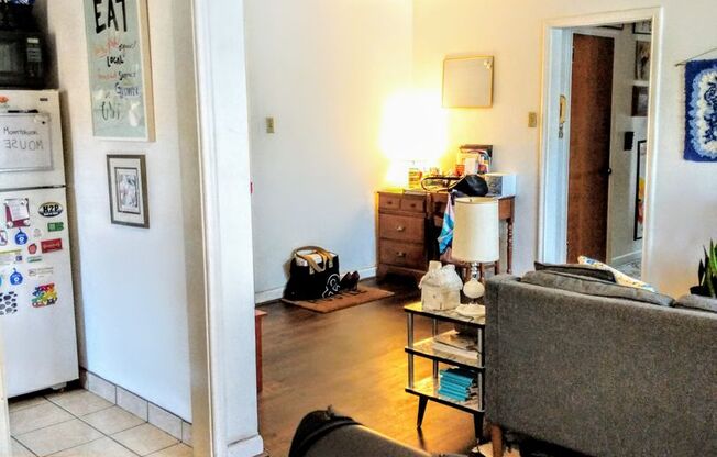 2 beds, 1 bath, 950 sqft, $1,375, Unit 5600 Fifth A313