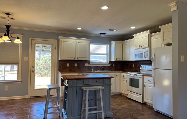 3 beds, 2 baths, $1,195