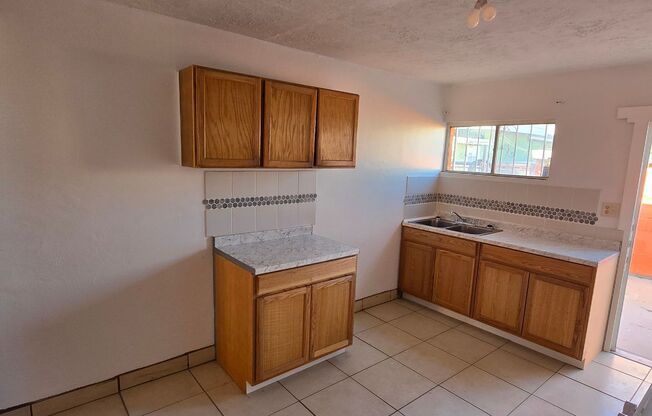 2 beds, 1 bath, 1,068 sqft, $1,150, Unit House