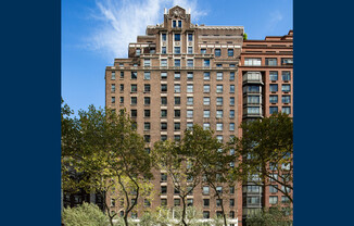 160 W 71 ST