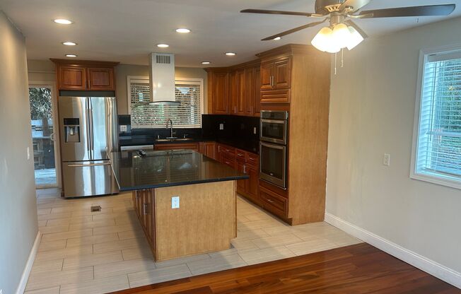 3 bed/ 2 bath Two Story House overlooking Lake Washington, $3,175/mo