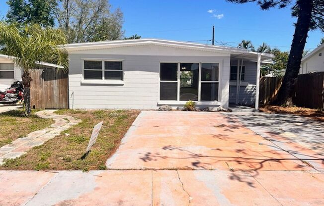 2139 42nd Ave N St. Petersburg, FL 33714  MOVE-IN SPECIAL!!!! Half off your 1st month's rent!!