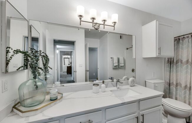 2 beds, 2 baths, 972 sqft, $1,599, Unit 324