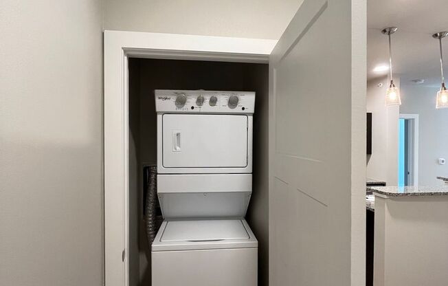 2 beds, 2 baths, 923 sqft, $1,550