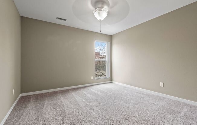 2 beds, 1 bath, 863 sqft, $1,690, Unit 307