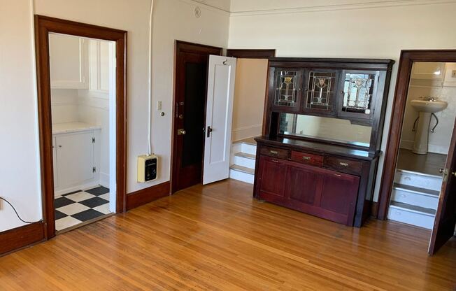 909 SW 12th Ave.