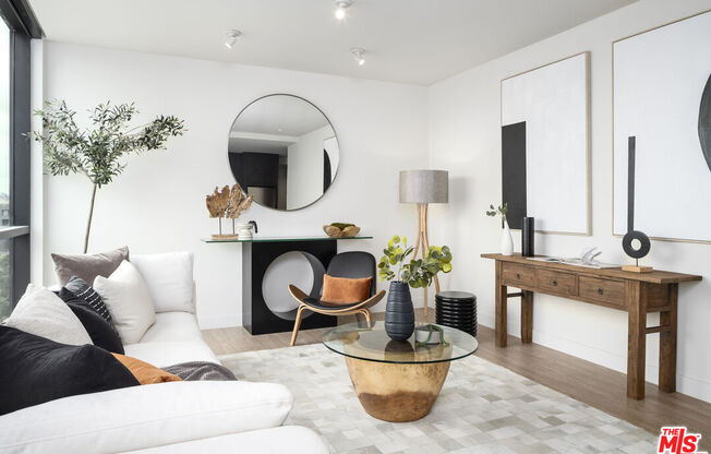 1 bed, 1 bath, 770 sqft, $4,550, Unit 526