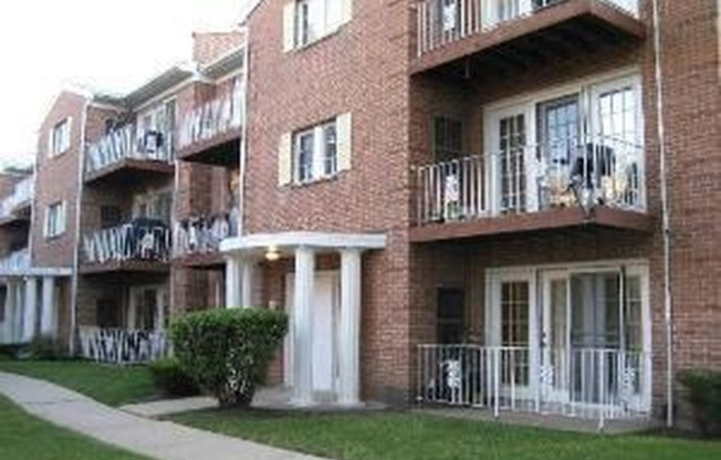 684 QUINCY BRG LN