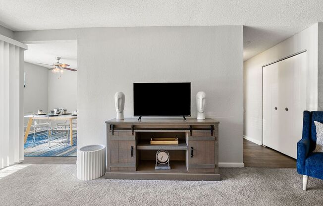 2 beds, 1 bath, 988 sqft, $1,199, Unit 545-201