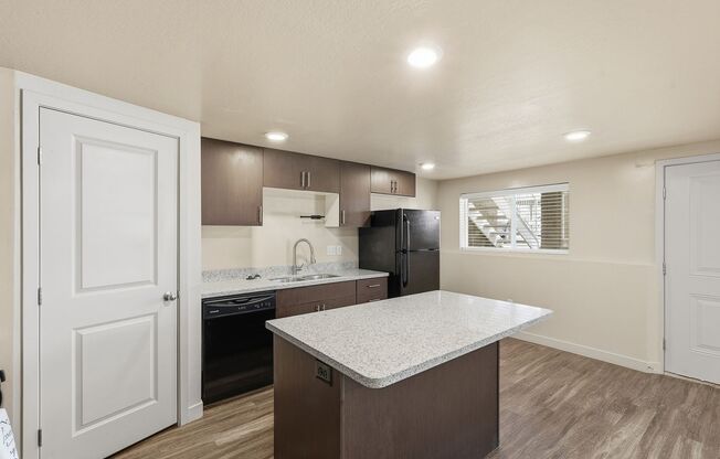 2 beds, 1 bath, 850 sqft, $1,250, Unit B-104