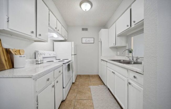 1 bed, 1 bath, 700 sqft, $779, Unit 60
