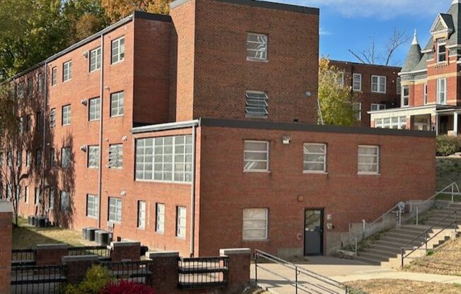 2 beds, 1 bath, 900 sqft, $660, Unit 202