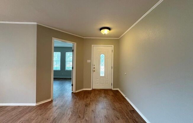 Welcome to 103 Grant Court – a spacious retreat nestled on a quiet cul-de-sac!