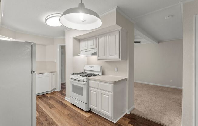 1 bed, 1 bath, 648 sqft, $1,075, Unit #19