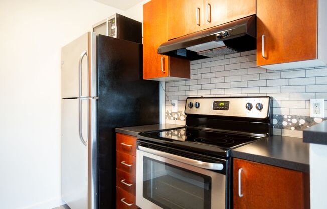 Goose Hollow 1 Bedroom Available Now !