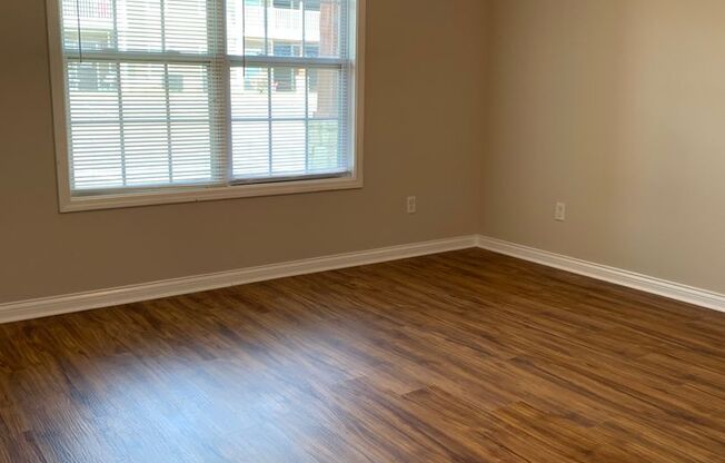 1 bed, 1 bath, 822 sqft, $775, Unit E10