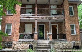 1112 W 41 TERRACE