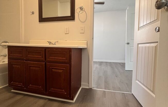 2 beds, 1 bath, $850