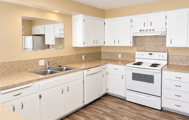 2 beds, 1 bath, $1,150, Unit 36