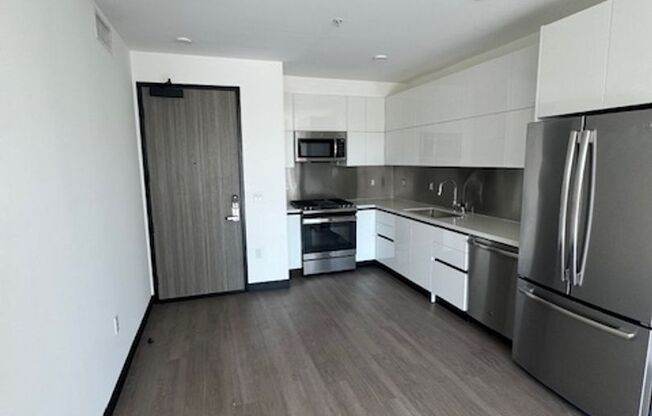2 beds, 2 baths, 840 sqft, $3,495, Unit PH01
