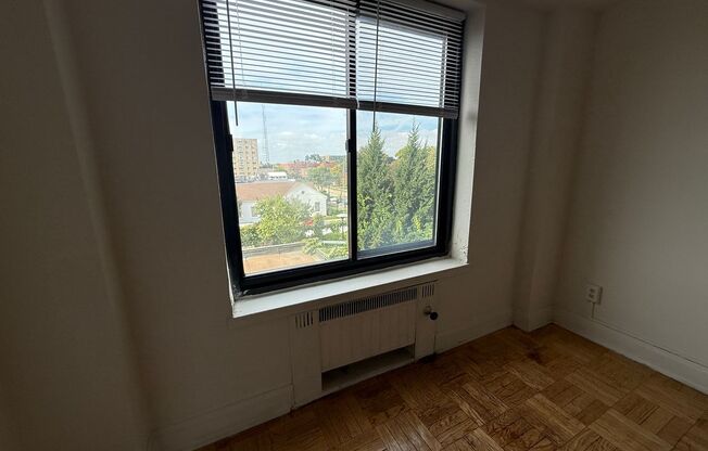 2 beds, 1 bath, $1,295, Unit 410