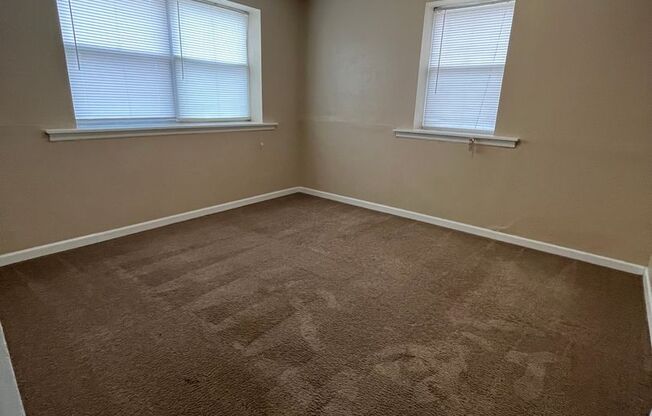 2 beds, 1 bath, $700